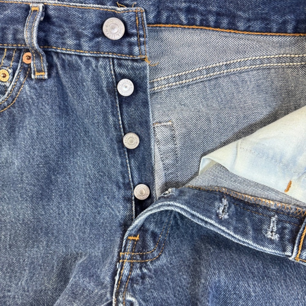 Vintage Levis 501 Jeans Womens Blue Light Wash Straight Made In USA Fits 28x31 - Picture 9 of 13